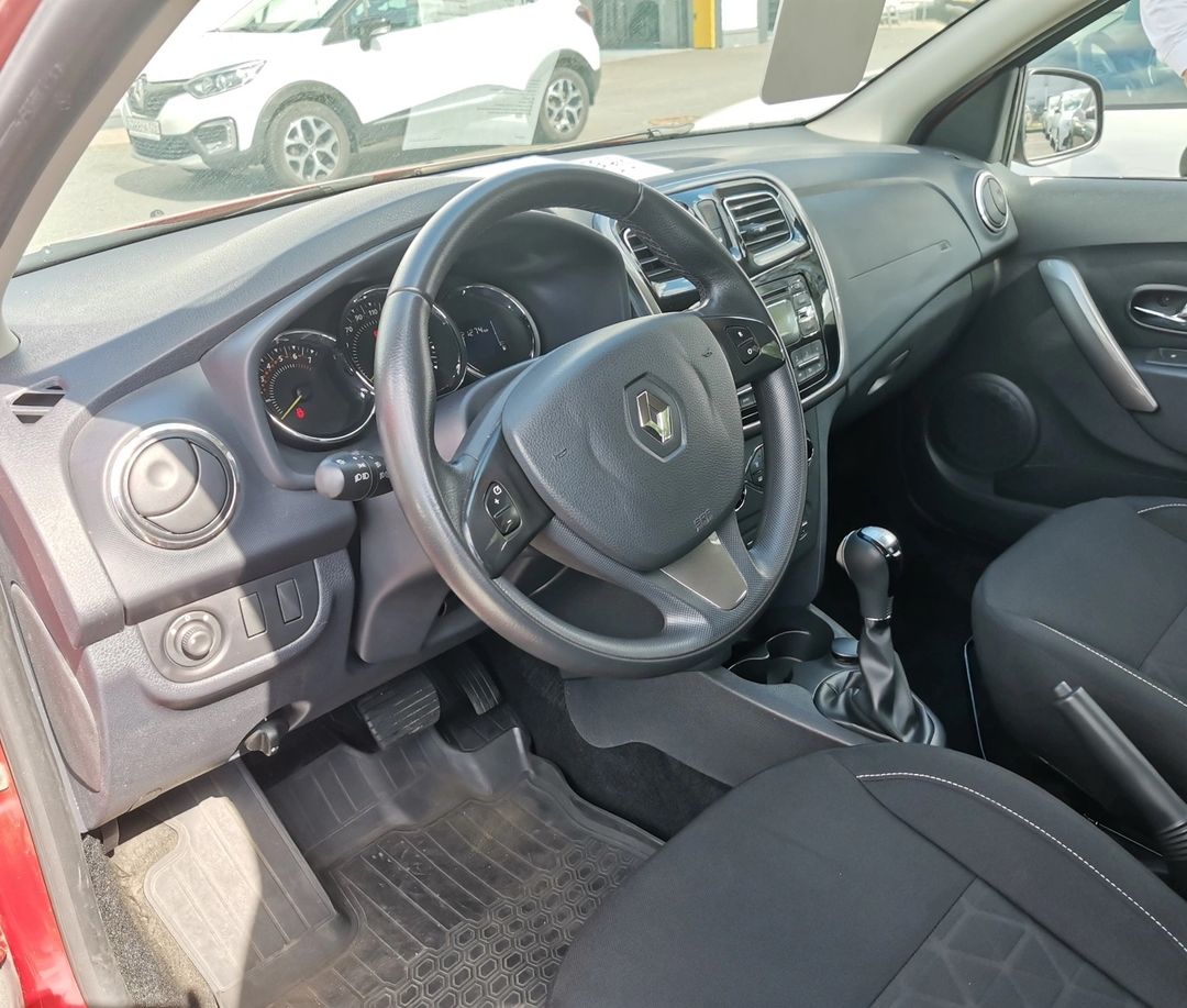 Осмотр Renault Sandero 2016 г.в. 20.000 км.